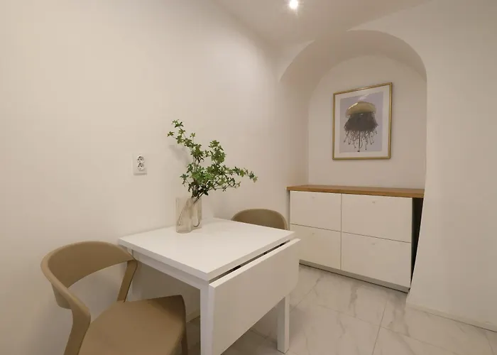 4 Bedroom Toompea Old Town Апартаменты Таллин