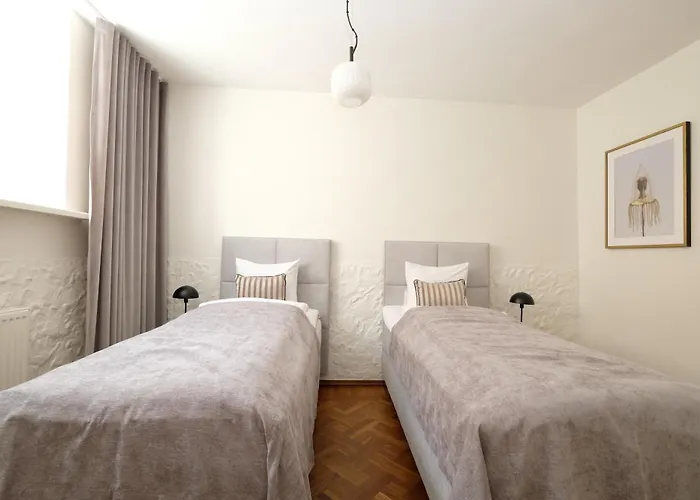 4 Bedroom Toompea Old Town Апартаменты Таллин